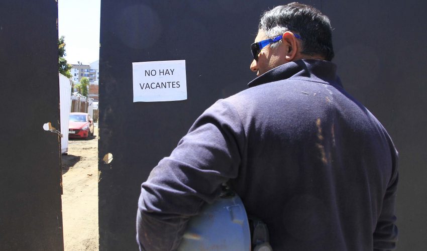 Desocupación llegó a 10,7%: El impacto del desempleo y el auge de la informalidad en calles y ferias