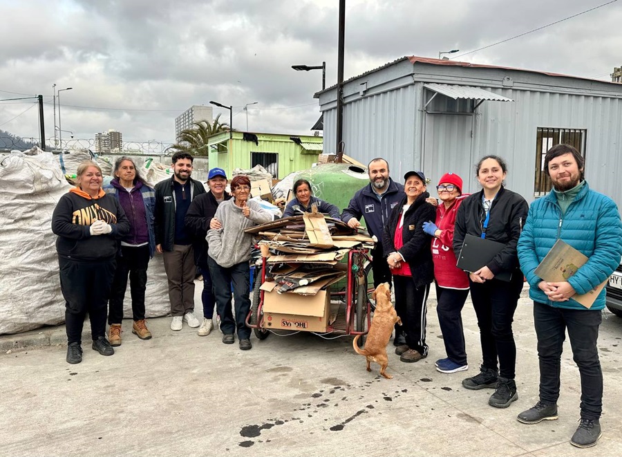 Bienes Nacionales y Medio Ambiente trabajan con la Cooperativa de Recicladoras Biobío para analizar la posibilidad de una concesión a largo plazo