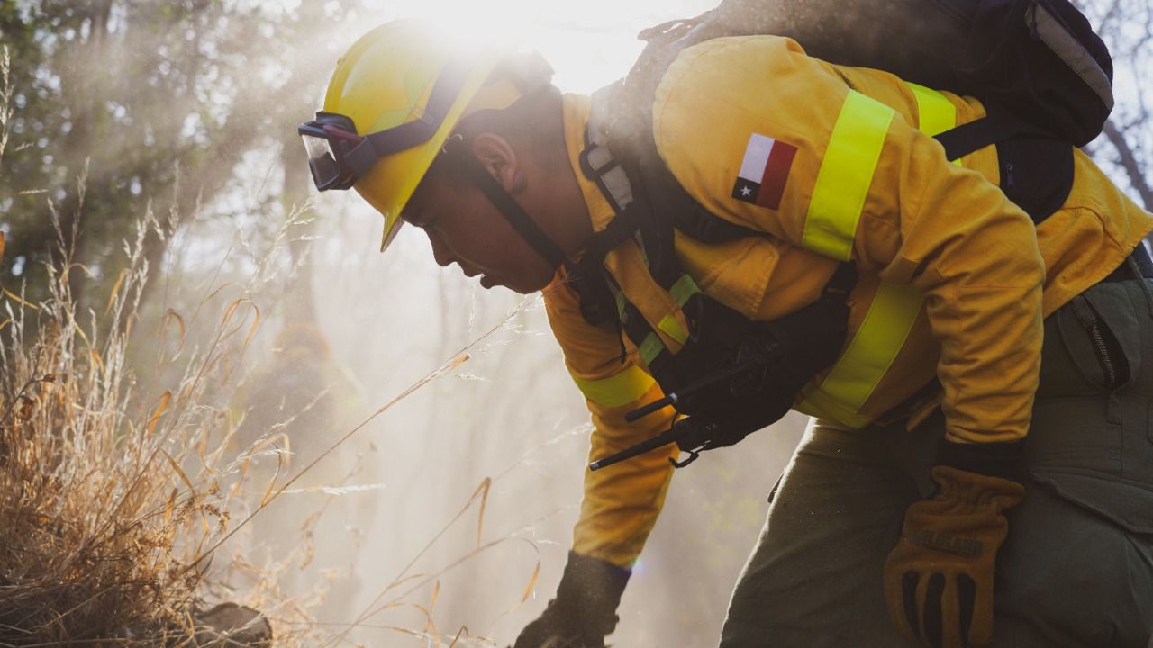 Fuerza de combate de CMPC continúa trabajando en incendios rurales que afectan al sur del país