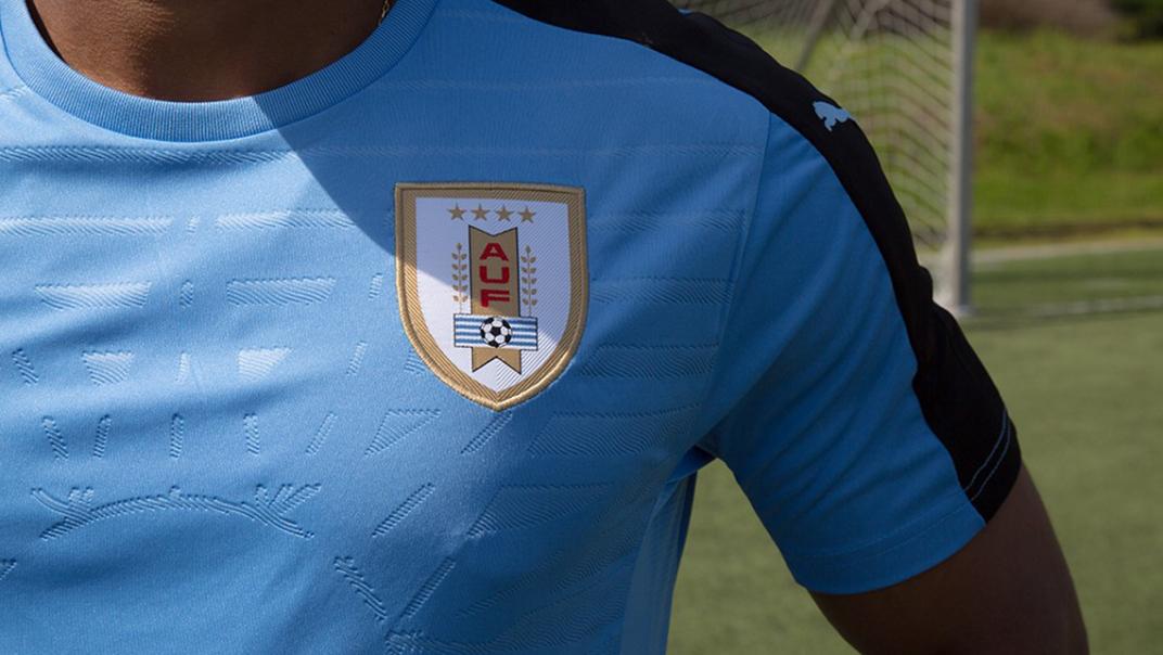 La FIFA ordenó a Uruguay quitar dos estrellas de su camiseta