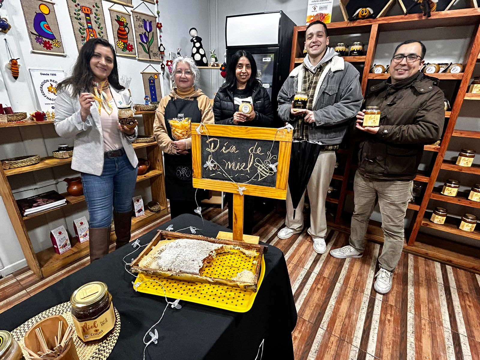 Con degustación de variedades se conmemora el Día Nacional de la Miel en Biobío