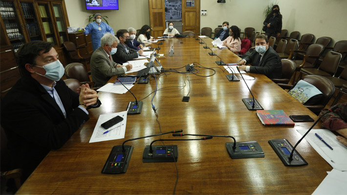 Comisión de Trabajo de la Cámara aprueba declarar irrenunciable feriado del 17 de septiembre: Proyecto pasa a Sala