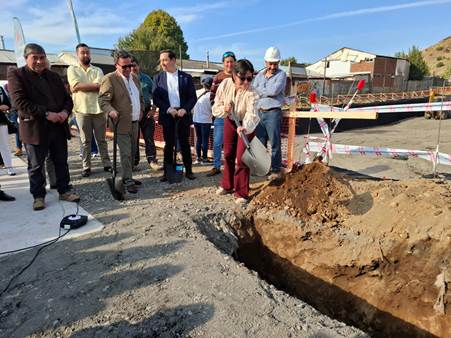 Instalación de primera piedra da inicio a innovador conjunto habitacional en Mulchén que beneficiará a 140 familias