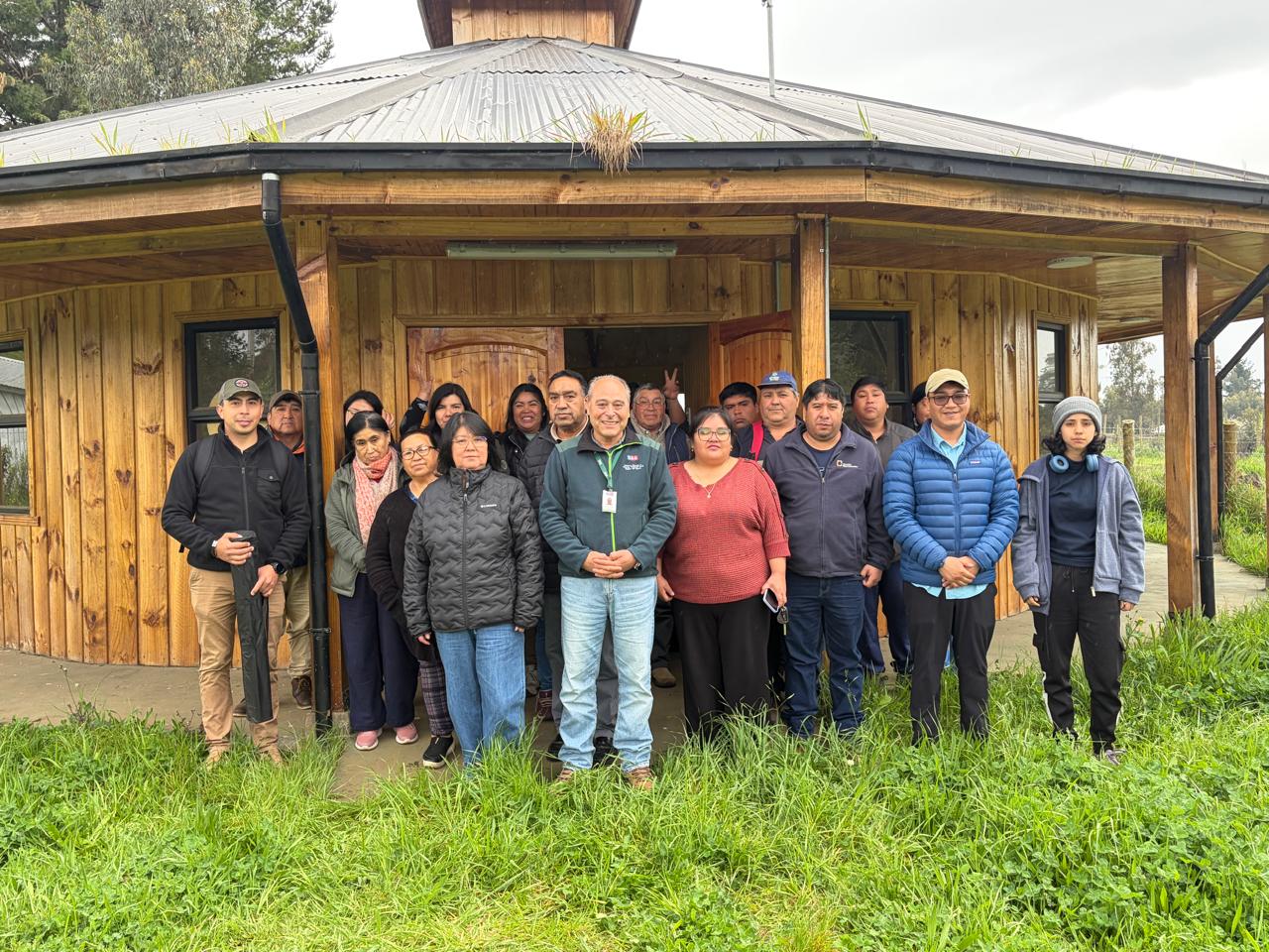 SAG Biobío capacitó a comunidades del Lago LLeu LLeu sobre nueva Ley Apícola y enfermedades de las abejas