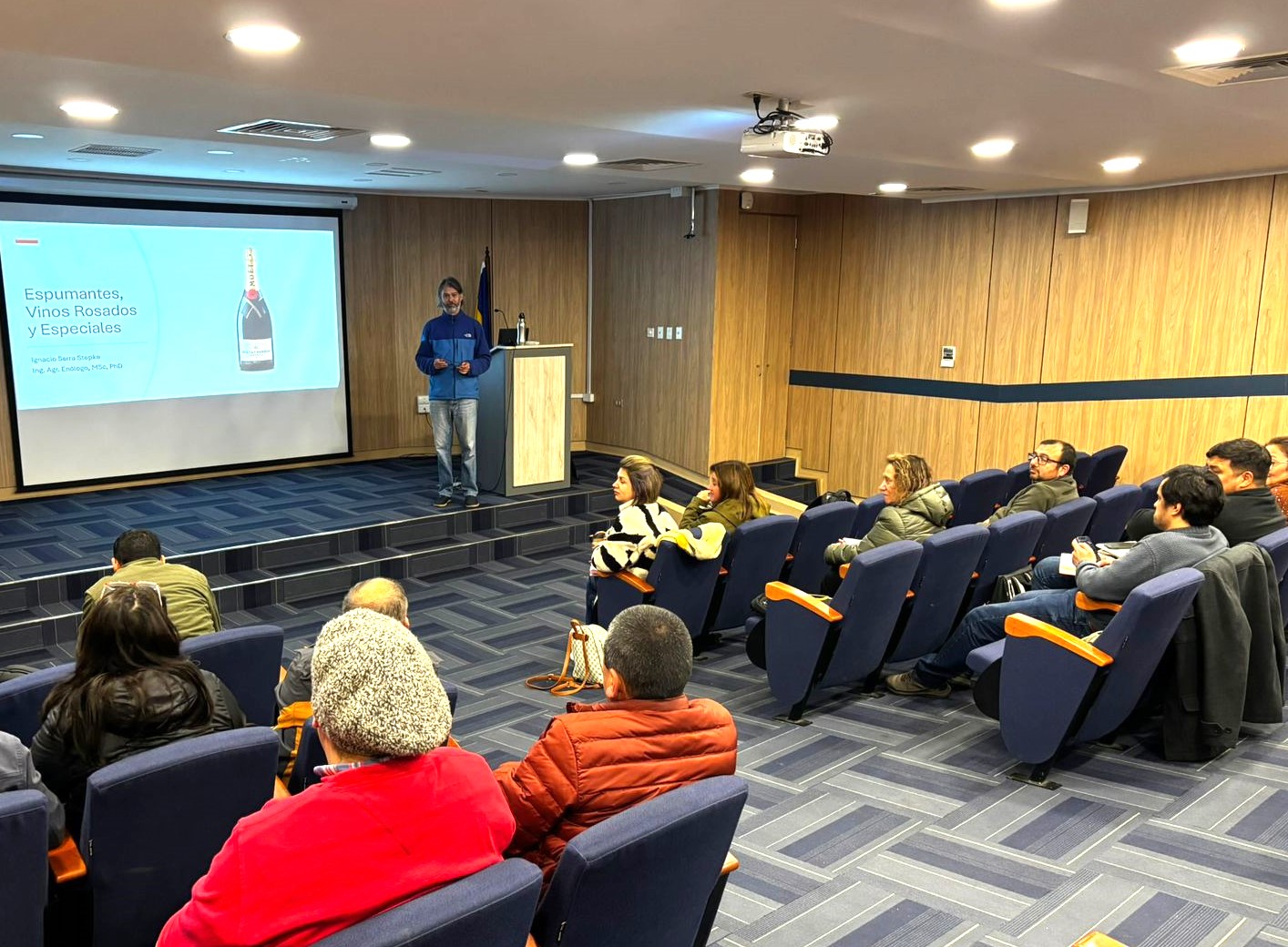 Funcionarios/as SAG Biobío participan en capacitación sobre elaboración de vinos