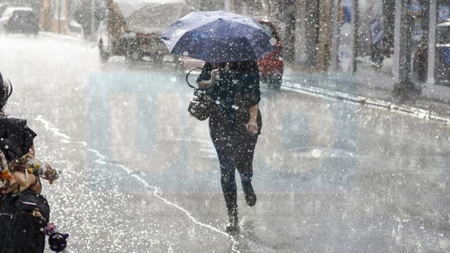 Alerta por tren de sistemas frontales en Chile: Pronostican hasta 200 mm de agua y vientos de 50 km/h