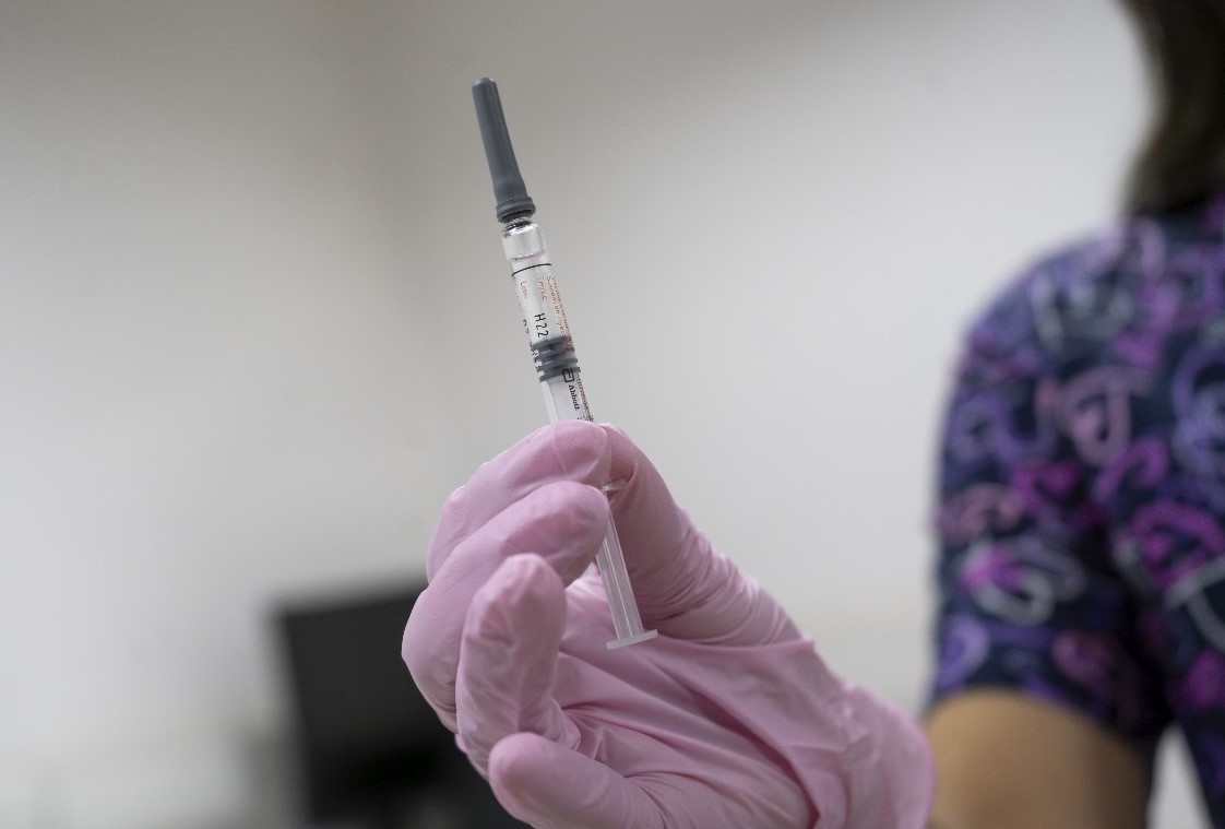 Influenza sigue predominando en el Biobío: Salud llama a poner al día la vacunación