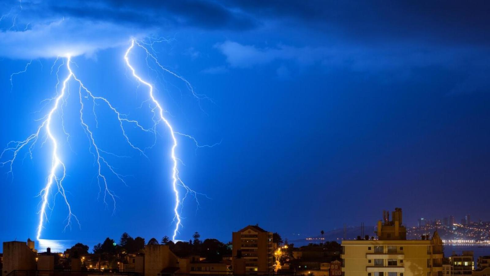 DMC advierte sobre probables tormentas eléctricas y lluvias fuertes entre Coquimbo y Biobío