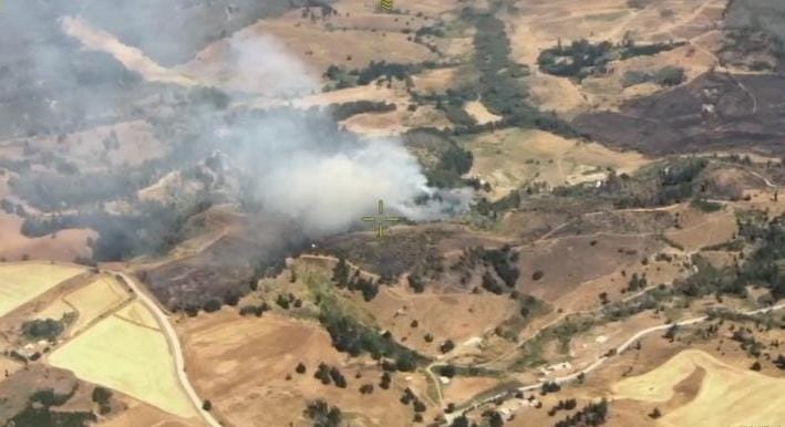 Incendio en Traiguén continúa en combate debido a difícil condición topográfica