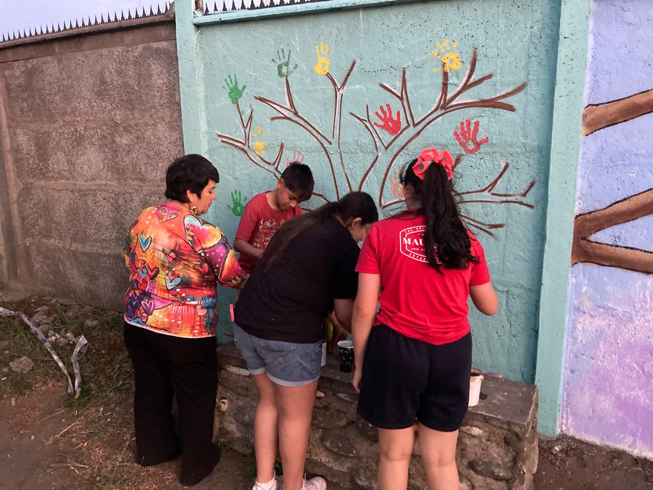 Comunidad de Las Canteras inaugura mural participativo “Colores que Cuidan” en Quilleco