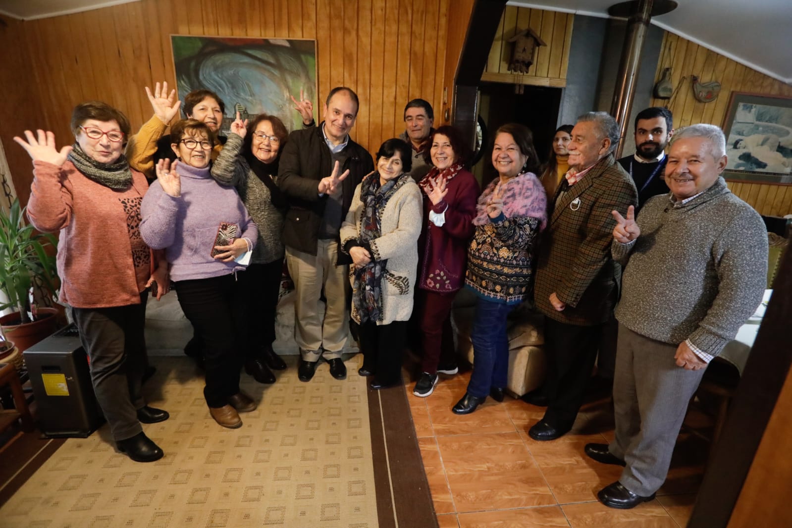 Gobernador Díaz cumple primer año de gestión con visita a feria libre y diálogos vecinales