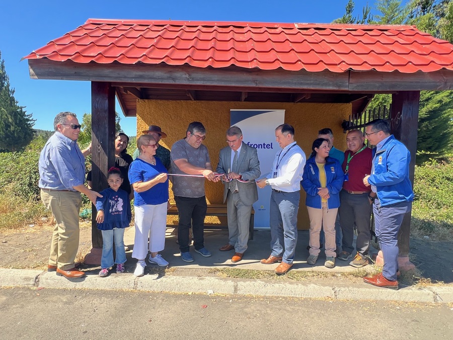 Frontel inauguró proyecto de iluminación para vecinos de sector rural de Yumbel 