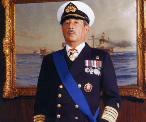 Ordenan a la Armada retirar retrato del excomandante José Toribio Merino