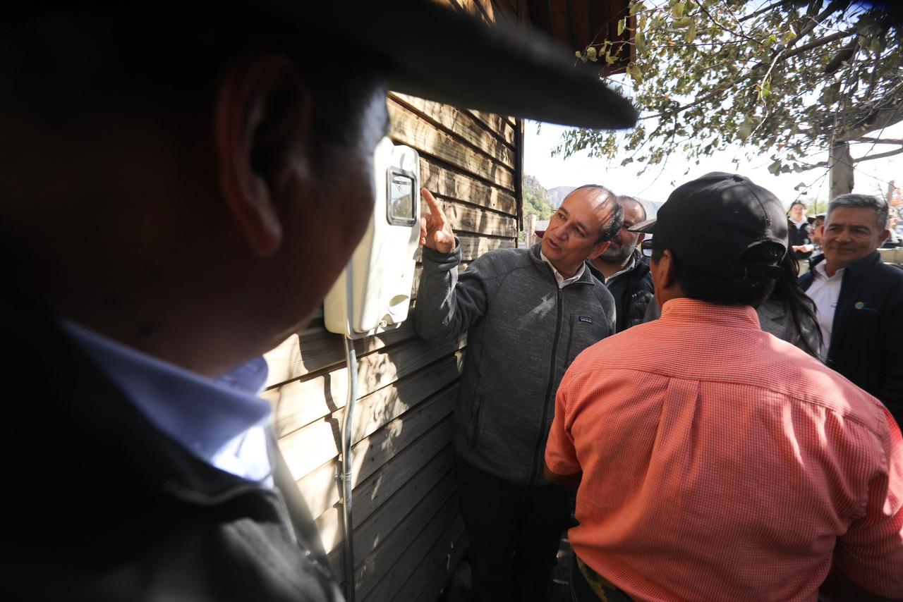 Gobernador Rodrigo Díaz inaugura sistema de electrificación para más de 500 familias en Alto Biobío