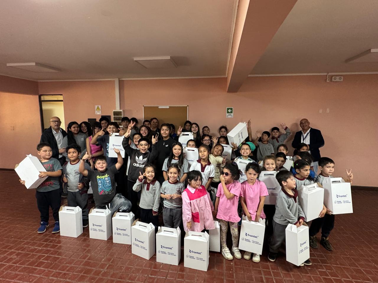 Frontel llegó hasta Mulchén, Negrete y Quilaco para apoyar a los niños con su programa “Escuela con Energía”