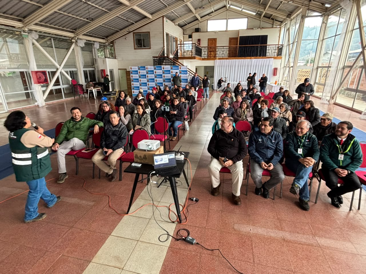 Más de 60 dueños de aves participan en charla sobre prevención de Influenza Aviar en Santa Bárbara