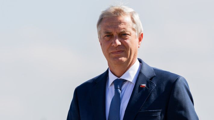 Respaldo del Presidente Kast se mantiene en 35% y mayoría apoya crear nuevo estado de excepción  