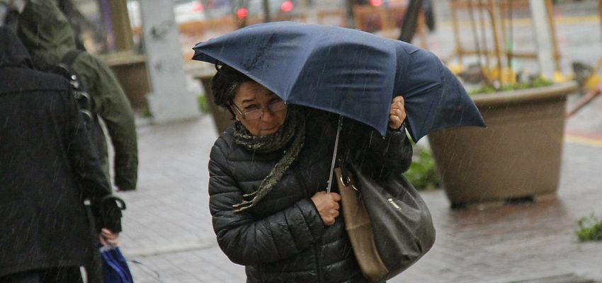 Lluvias, tormentas eléctricas y riesgo de trombas marinas: detallan pronóstico para este miércoles 26 de agosto en el Biobío