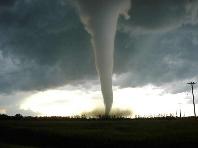 Podría seguir lloviendo hasta diciembre y no se descarta la ocurrencia de nuevos tornados  