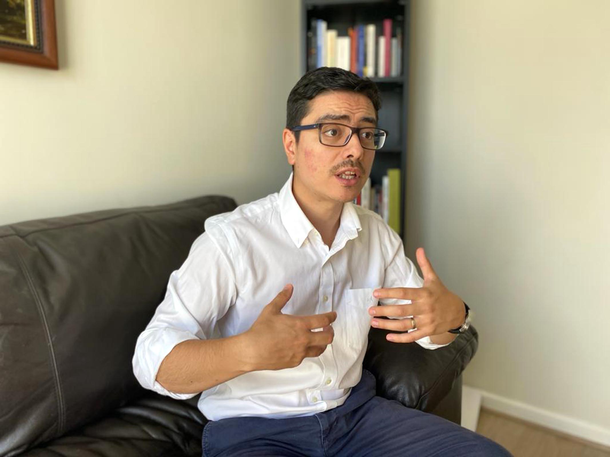 "Me dijo que siguiera, 'no te detengas'": Director de Junaeb aborda con Kast denuncia por millonarios pagos en onces  